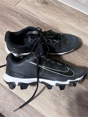Nike football cleats size youth 6 big kids not toddler used one season